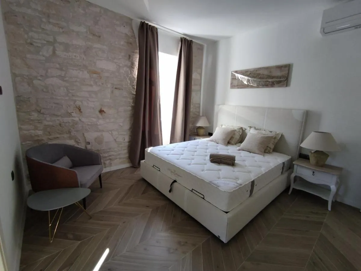 Villa Damiani بولا