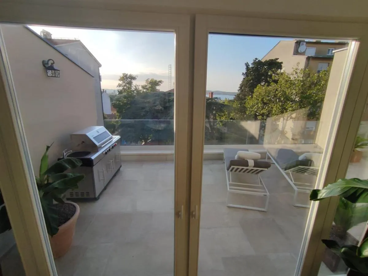 Villa Damiani Πούλα